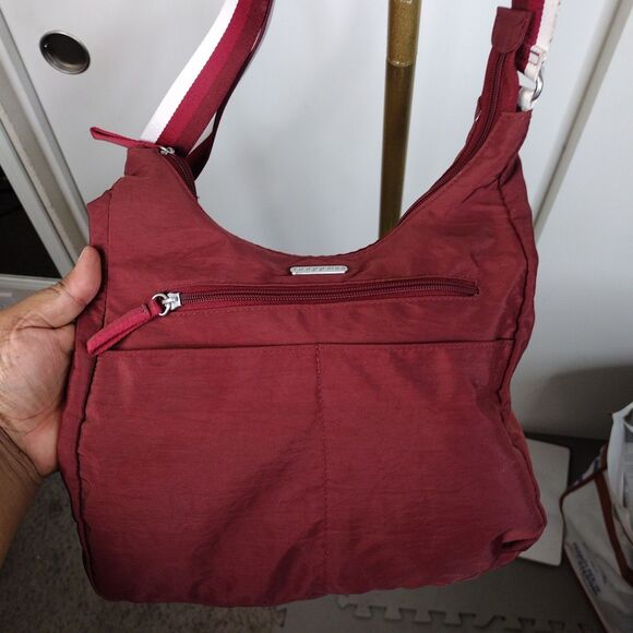 Baggallini Burgundy Red Nylon Crossbody Bag 10x10x4 - Picture 1 of 8